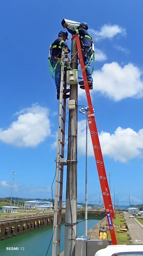 Instalación de seguridad de Fibra Panamá en el Canal de Panamá